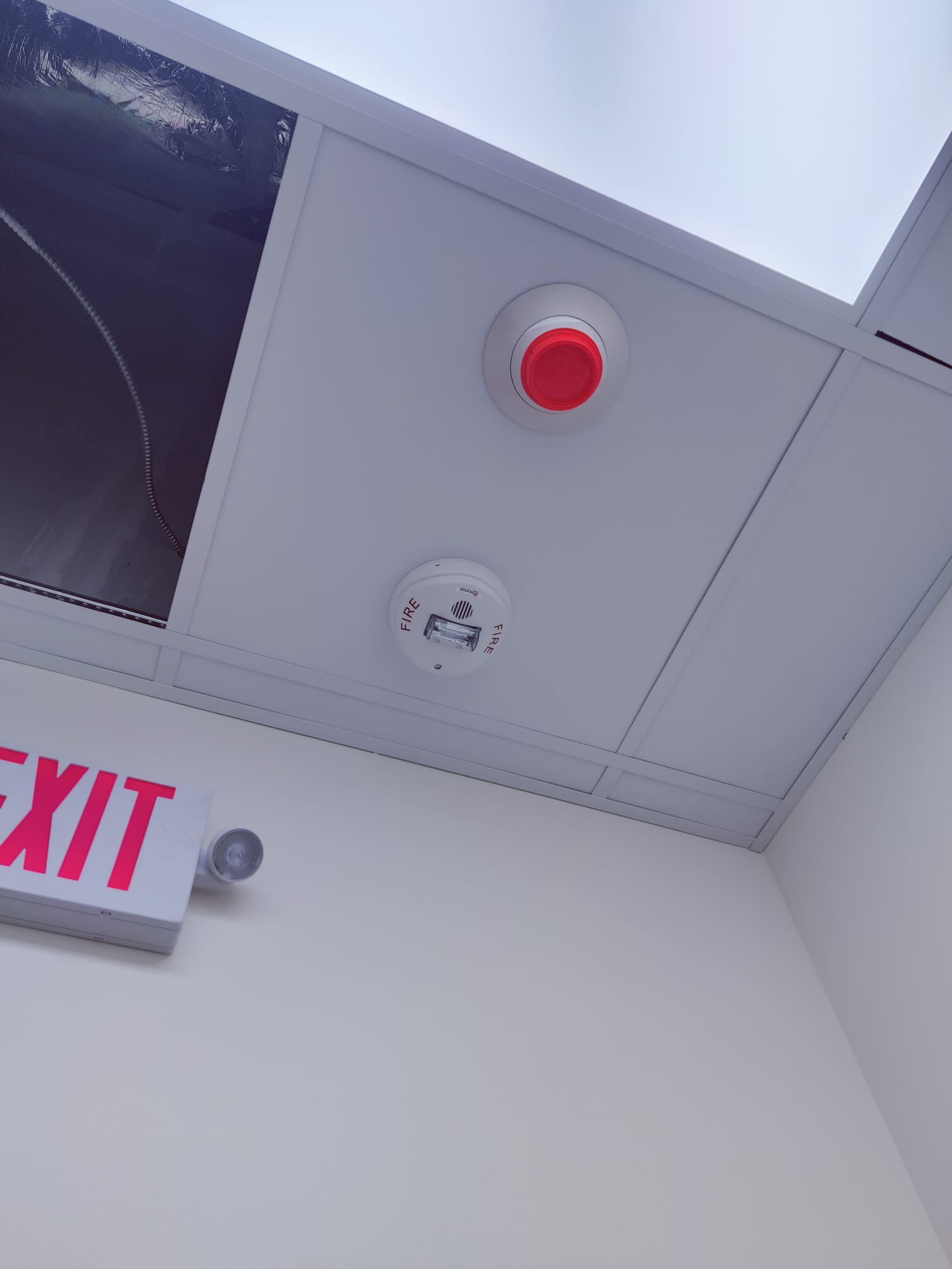 Installing Evacuation Horn Strobe, Ceiling Mount, White