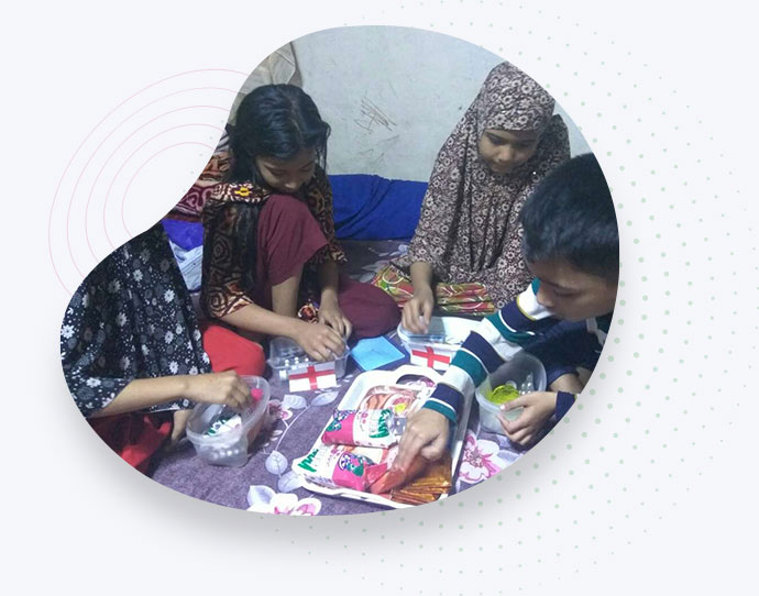 Children preparing their first Aid Box 2 with Lamia